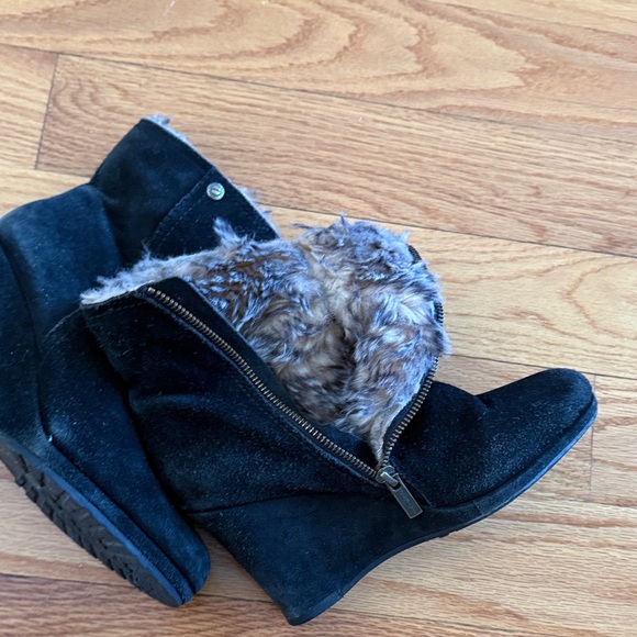 Calvin Klein Black Suede Wedge Ankle Boots with Shearling Trim - Picture 4 of 4